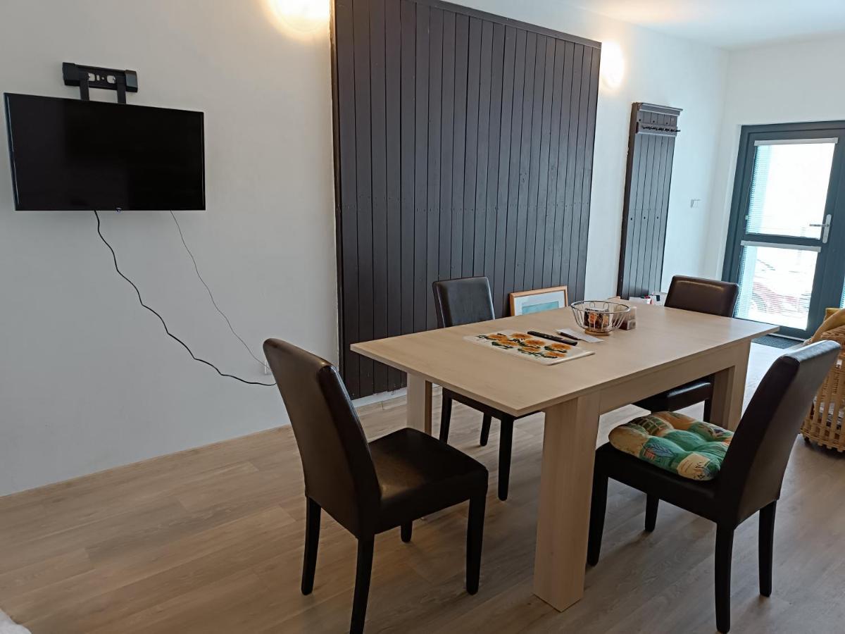 Tina Apartments แชร์นาฟ โปชูมาวี ภายนอก รูปภาพ